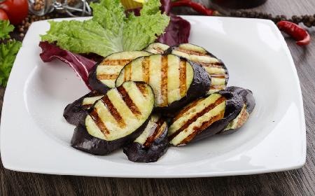 Zapiekanka z cukinii i bakłażanów z mozzarellą - przepis