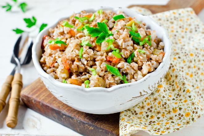 Gulasz indyczy z quinoa z menu beszamel