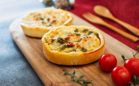 Kruche babeczki ze szpinakiem i serem ricotta
