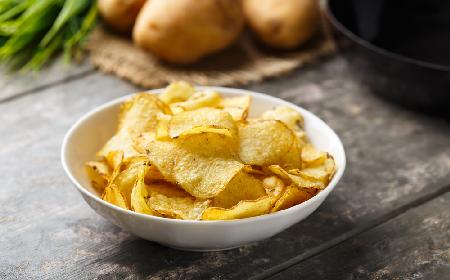 Domowe chipsy ziemniaczane: jak zrobić chipsy w piekarniku