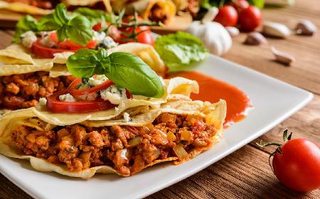 Fałszywa tortilla z mięsem mielonym - super przekąska w stylu meksykańskim