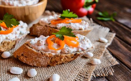 Pasta z fasoli - przepis na zdrowe i smaczne smarowidło do pieczywa